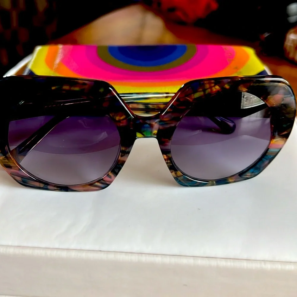 NWOT 🍁🌞TRINATURK Regatta WatercolorsSunglasses+Case. Perfect.BrownCarmel Blue